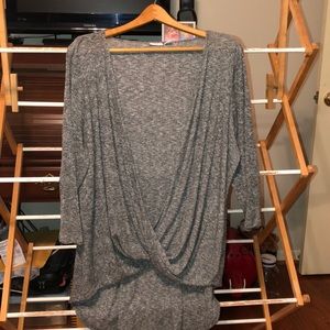 Black/White twisted front top